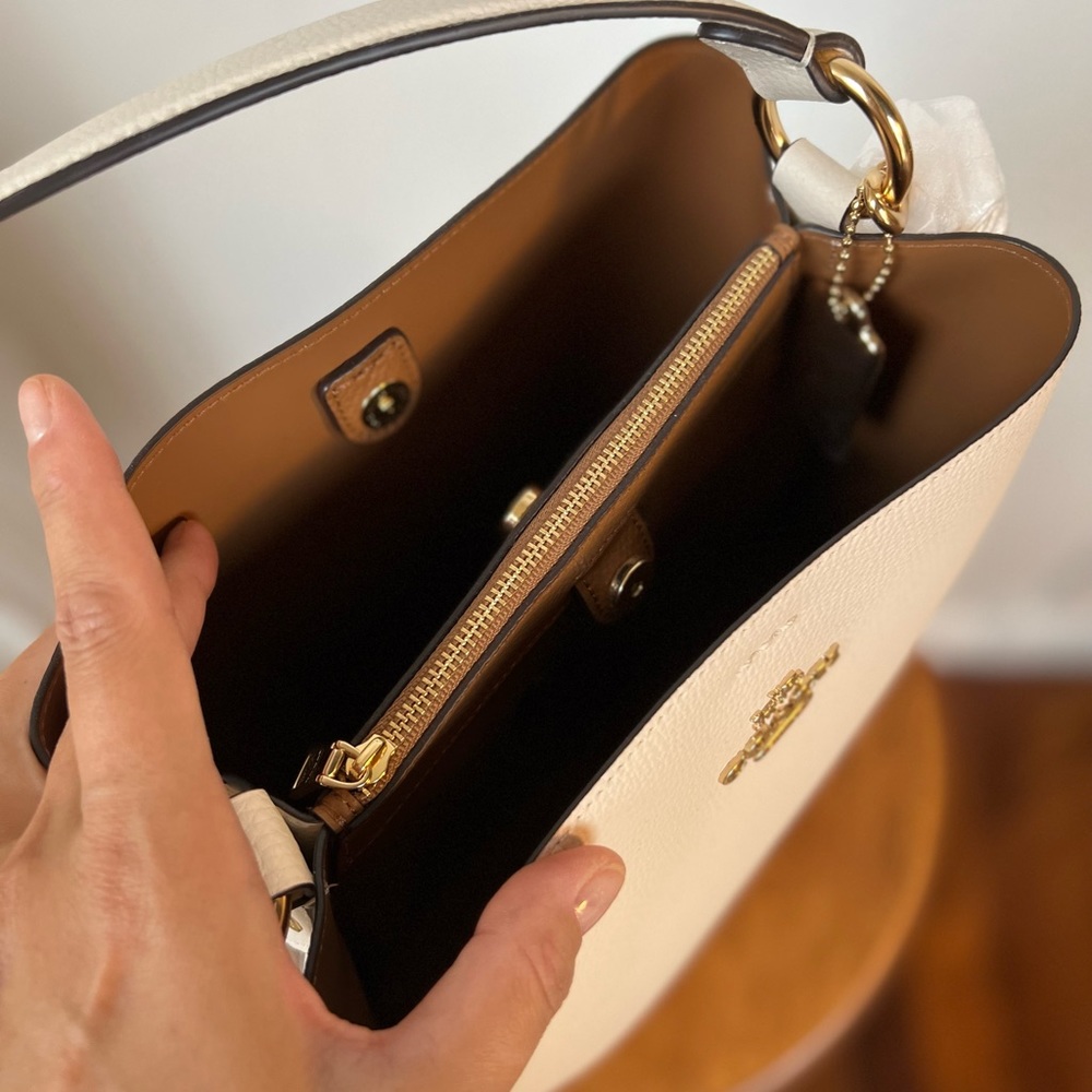Brand New Coach Handbag , almost 200$ under the price - Picture 4 of 6